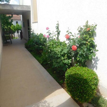 Apartment Artusi Pula Exterior foto