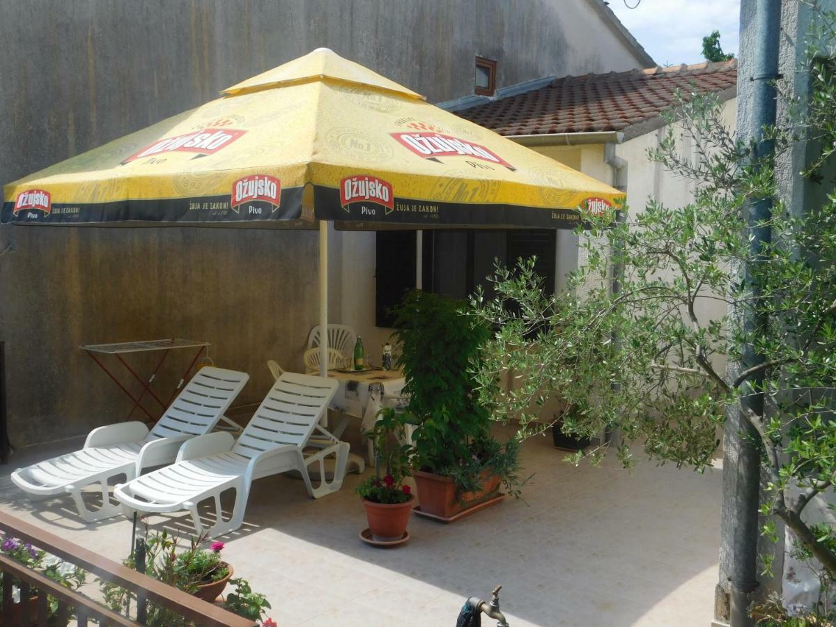 Apartment Artusi Pula Exterior foto